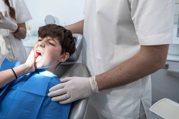 Best Broken Tooth Emergency  in Holcom, KS